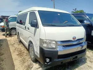 Toyota HiAce 2016 White