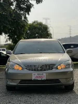 Toyota Camry XLE V6 4dr Sedan (3.0L 6cyl 5A) 2005 Gray