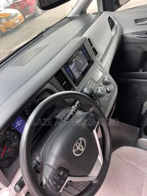 Toyota Sienna 2017 Red