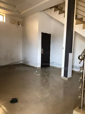 Duplex Shop Space to Let in Fha Lugbe