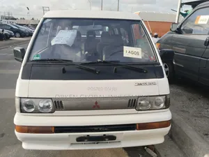 Mitsubishi L300 2005 White