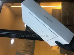 New Laptop Apple MacBook Air 2025 M4 13-inch 16GB Apple M4 SSD 256GB