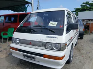 Mitsubishi L300 2005 White