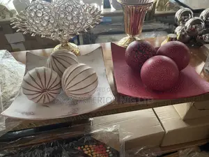 Center Pix Decor