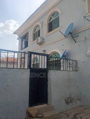 3bdrm Block of Flats in Akala Expressway, Oluyole for rent