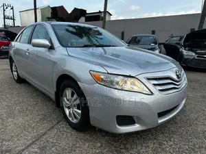 Toyota Camry LE 4dr Sedan (2.5L 4cyl 6AM) 2010 Silver