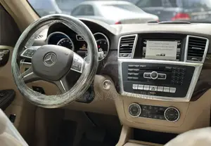 Mercedes-Benz M Class ML350 4dr SUV (3.5L 6cyl 7A) 2014 Black