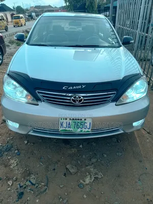 Toyota Camry LE 4dr Sedan (2.4L 4cyl 5M) 2004 Silver