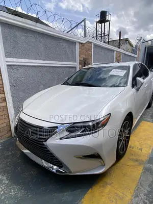 Lexus ES 2016 White