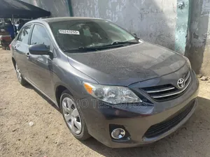 Toyota Corolla LE 4dr Sedan (1.8L 4cyl 4A) 2013 Gray
