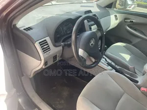 Toyota Corolla LE 4dr Sedan (1.8L 4cyl 4A) 2013 Gray