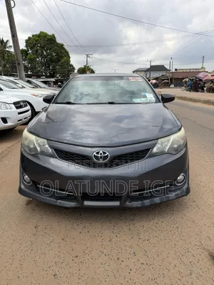 Toyota Camry SE V6 4dr Sedan (3.5L 6cyl 6A) 2013 Gray