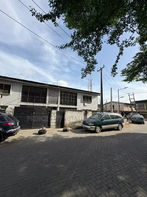 3bdrm Block of Flats in Sam Shonibare Estate, Ogunlana for sale