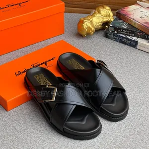 Step Into Comfort and Style With High-Quality Men’S Slippers
