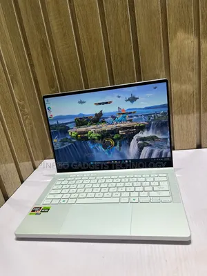 Laptop Asus ROG Zephyrus G14 32GB AMD Ryzen 9 SSD 1T