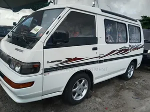 Mitsubishi L300 2005 White