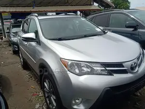 Toyota RAV4 Limited 4dr SUV AWD (2.5L 4cyl 6A) 2015 Silver