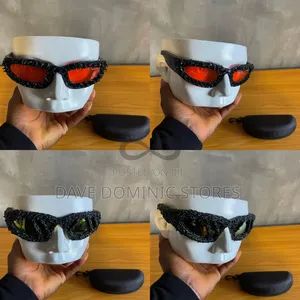 Top Quality Fashion Designed Sunglasses Available Now (Negotiable)