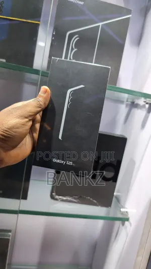 New Samsung Galaxy S25 256 GB Green