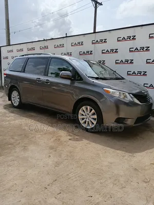 Toyota Sienna LE 7-Passenger 4dr Minivan AWD (3.5L 6cyl 6A) 2014 Gray