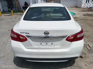 Nissan Altima 2016 White