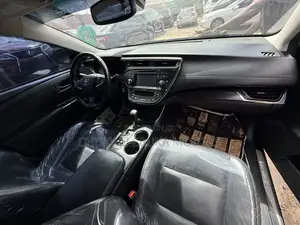 Toyota Avalon Limited Sedan FWD (3.5L 6cyl 6A) 2017 Black