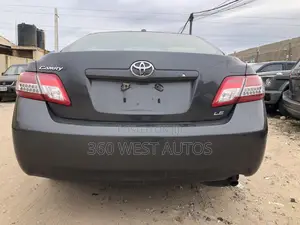 Toyota Camry LE 4dr Sedan (2.5L 4cyl 6AM) 2010 Gray