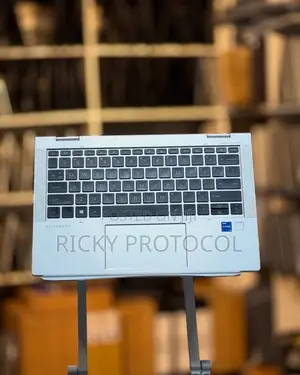 Laptop HP EliteBook 830 G8 16GB Intel Core i7 SSD 512GB