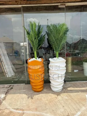 Large Ribbed Planter Pot With Full Palm Plant