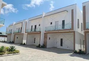 4bdrm Duplex in Crystal Waters for sale