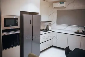 Furnished 3bdrm Apartment in Seagate Estate, Ikate-Elegushi for Rent