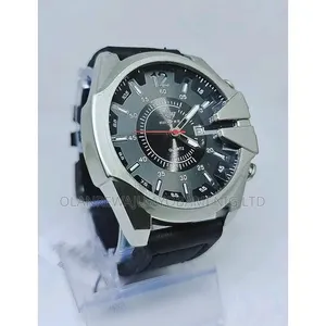 Men Solid Leather Wristwatch