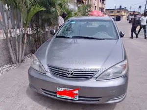 Toyota Camry LE 4dr Sedan (2.4L 4cyl 4A) 2004 Gray