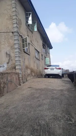 4bdrm Bungalow in Odoona, Oluyole Estate for sale
