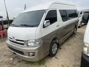 Toyota HiAce 2017 Silver