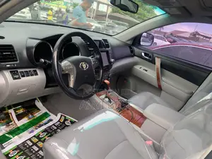 Toyota Highlander 2010 Silver