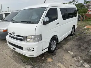 Toyota HiAce 2013 White
