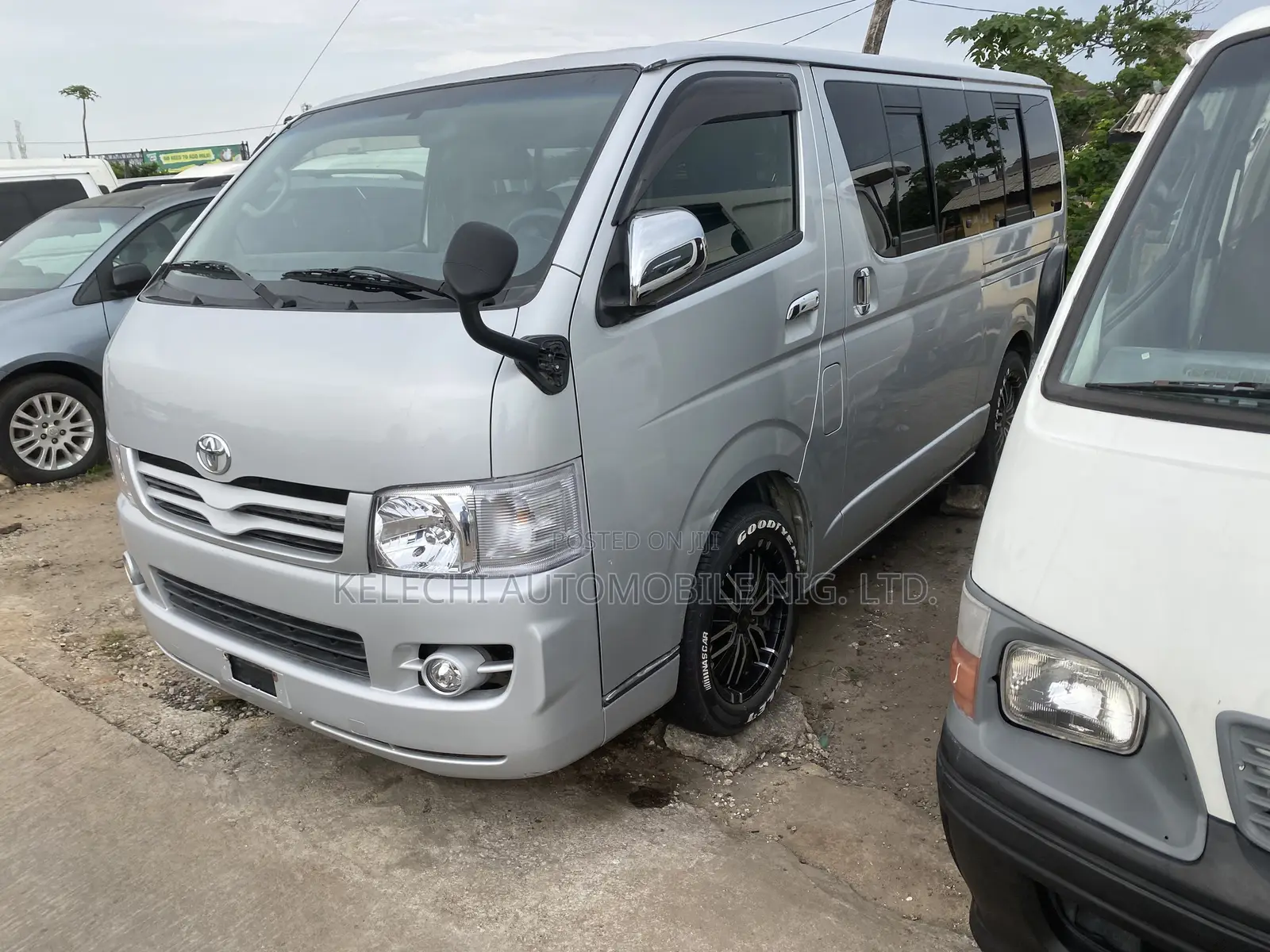 Toyota HiAce 2010 Silver
