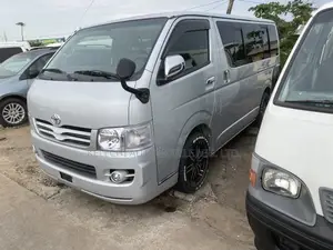 Toyota HiAce 2010 Silver