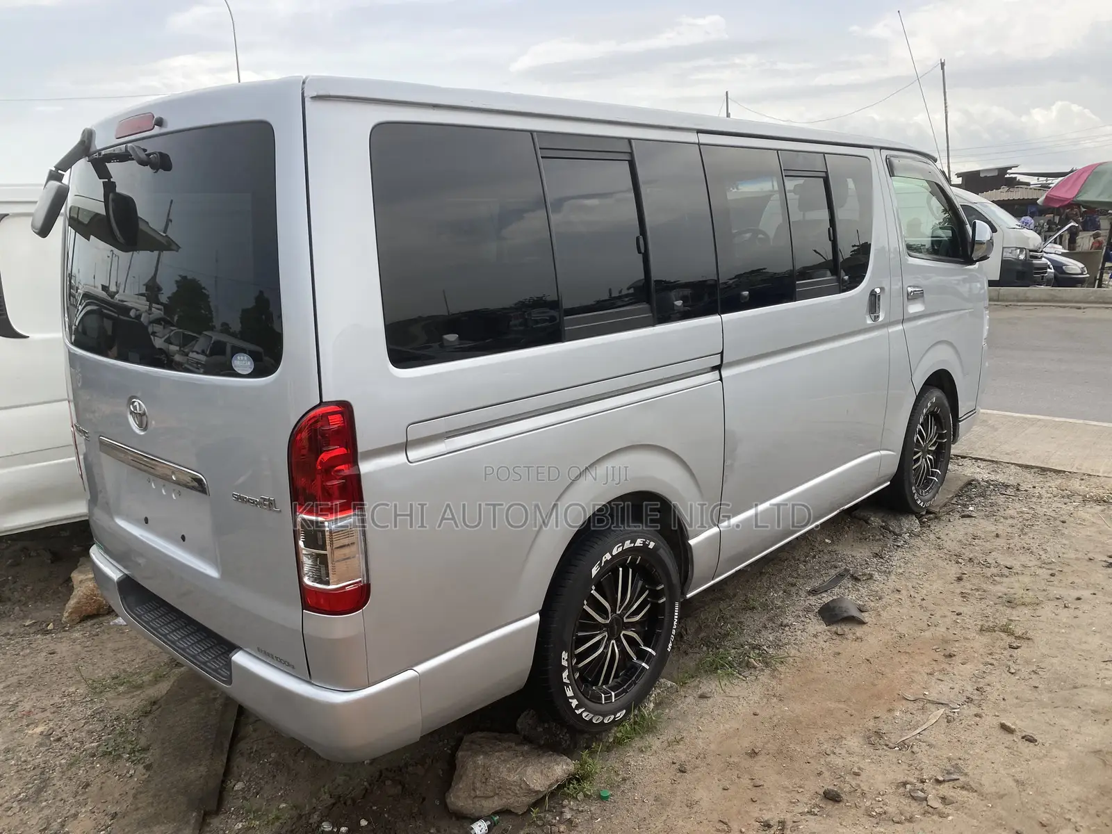 Toyota HiAce 2010 Silver