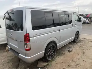 Toyota HiAce 2010 Silver