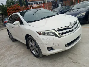 Toyota Venza XLE 4dr Wagon (3.5L 6cyl 6A) 2015 White