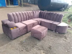 Strong and Complete Set of Chairs
