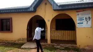 5bdrm Bungalow in Ita Oluwo for sale