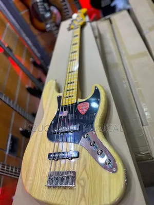 Squire 5strings Active Jazz Bass Guitar