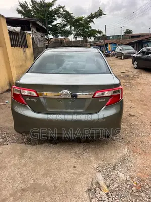 Toyota Camry XLE 4dr Sedan (2.5L 4cyl 6A) 2013 Green