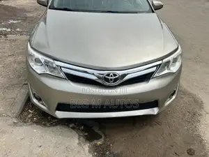 Toyota Camry LE 4dr Sedan (2.5L 4cyl 6A) 2013 Gold