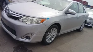 Toyota Camry XLE 4dr Sedan (2.5L 4cyl 6A) 2013 Silver