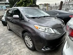 Toyota Sienna XLE AWD 7-Passenger 2013 Gray