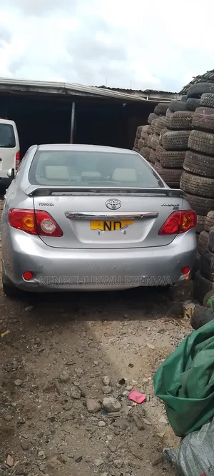 Toyota Corolla LE 4dr Sedan (1.8L 4cyl 4A) 2010 Silver